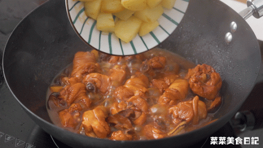 黄焖鸡米饭做法：打着“贴秋膘”的名义，“海吃海喝”