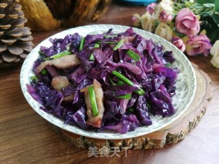 五花肉炒紫甘蓝