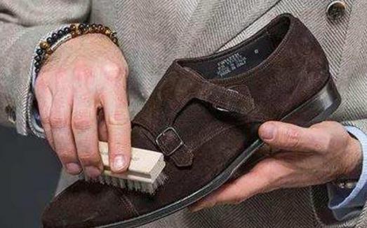 ​皮鞋霉点处理方法 皮鞋的日常保养