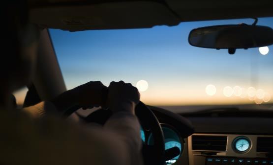 ​夜间安全开车的十三个要点 夜间行车时灯光使用的误区
