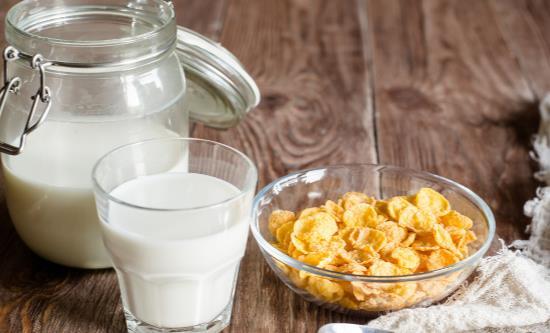 ​过期的牛奶最好不要喝 日常生活中过期的牛奶也有小妙用