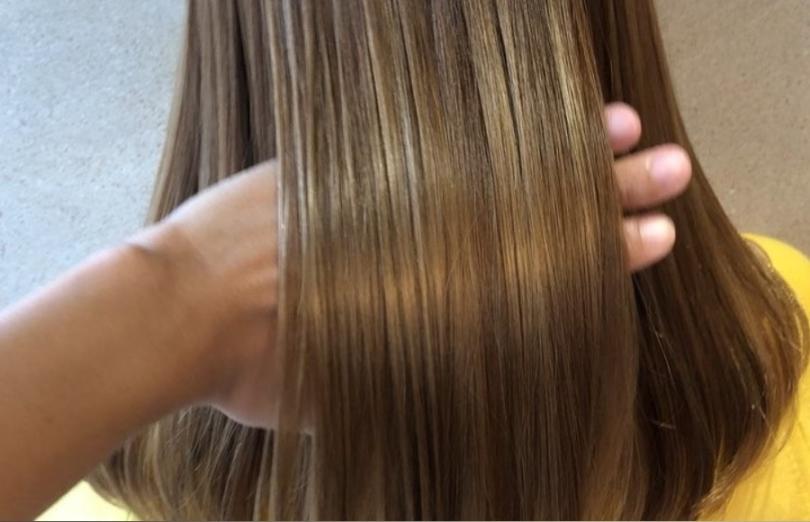 刚染的头发，做拉直等于“白染了”，不仅颜色掉光头发也更受损关于染发后拉直技术的拓展知识