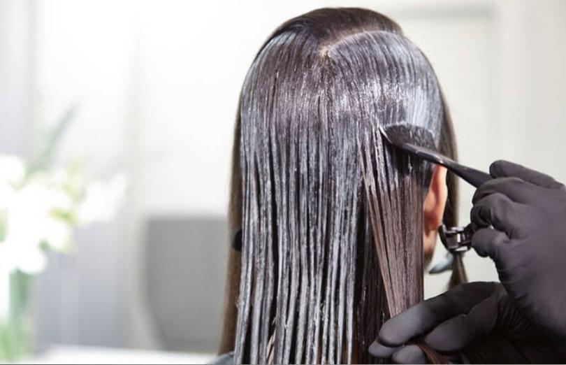 刚染的头发，做拉直等于“白染了”，不仅颜色掉光头发也更受损关于染发后拉直技术的拓展知识