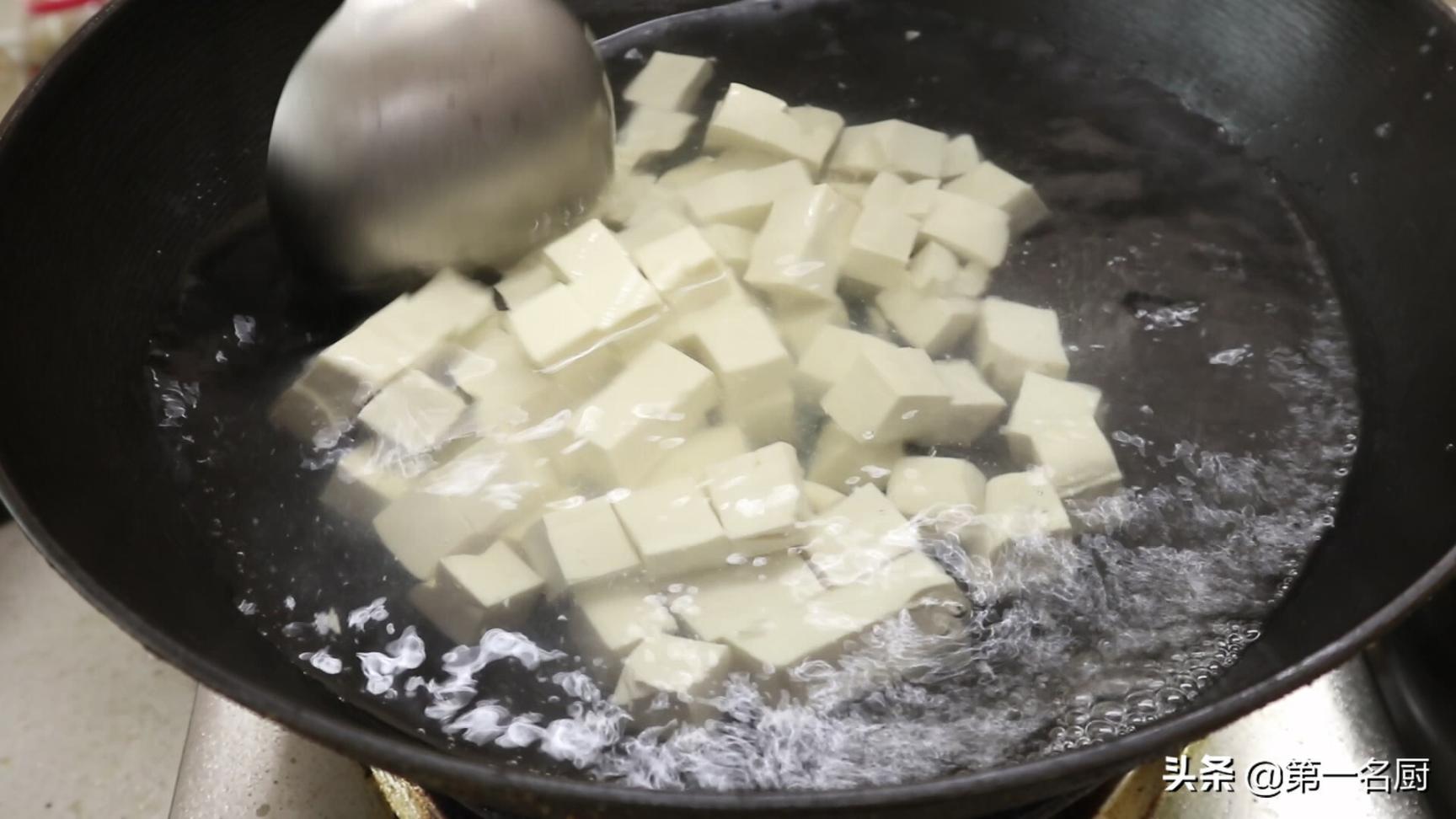 皮蛋豆腐的做法窍门（家常凉拌松花蛋拌豆腐）