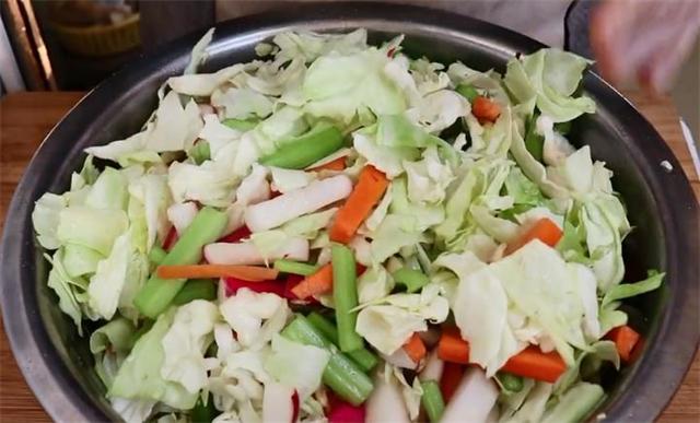 泡菜的腌制方法及过程「最简单泡菜的腌制方法和配料」