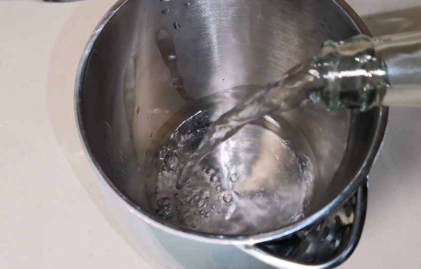 水垢如何快速去除用白醋？去除水壶里水垢的小技巧