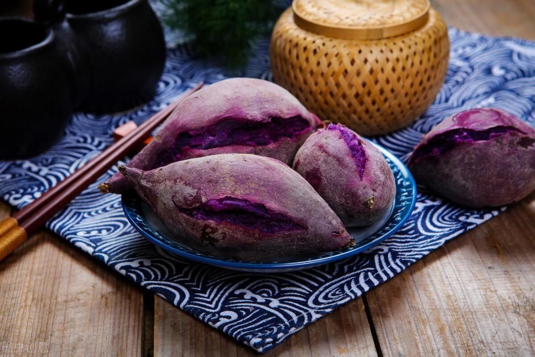 紫薯蒸多久能熟透，蒸紫薯冷水下锅好还是热水紫薯蒸多长时间能熟？蒸紫薯冷水下锅好还是热水？紫薯蒸几分钟最好吃？“蒸紫薯”之烹饪小提示：？