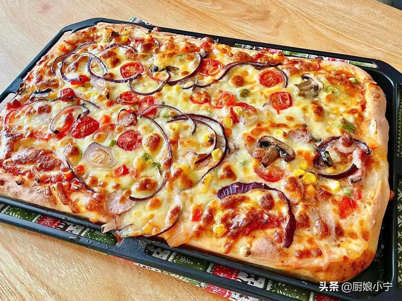 披萨的制作方法和配方（自制披萨的详细步骤做法）【自制披萨】食材：制作方法：