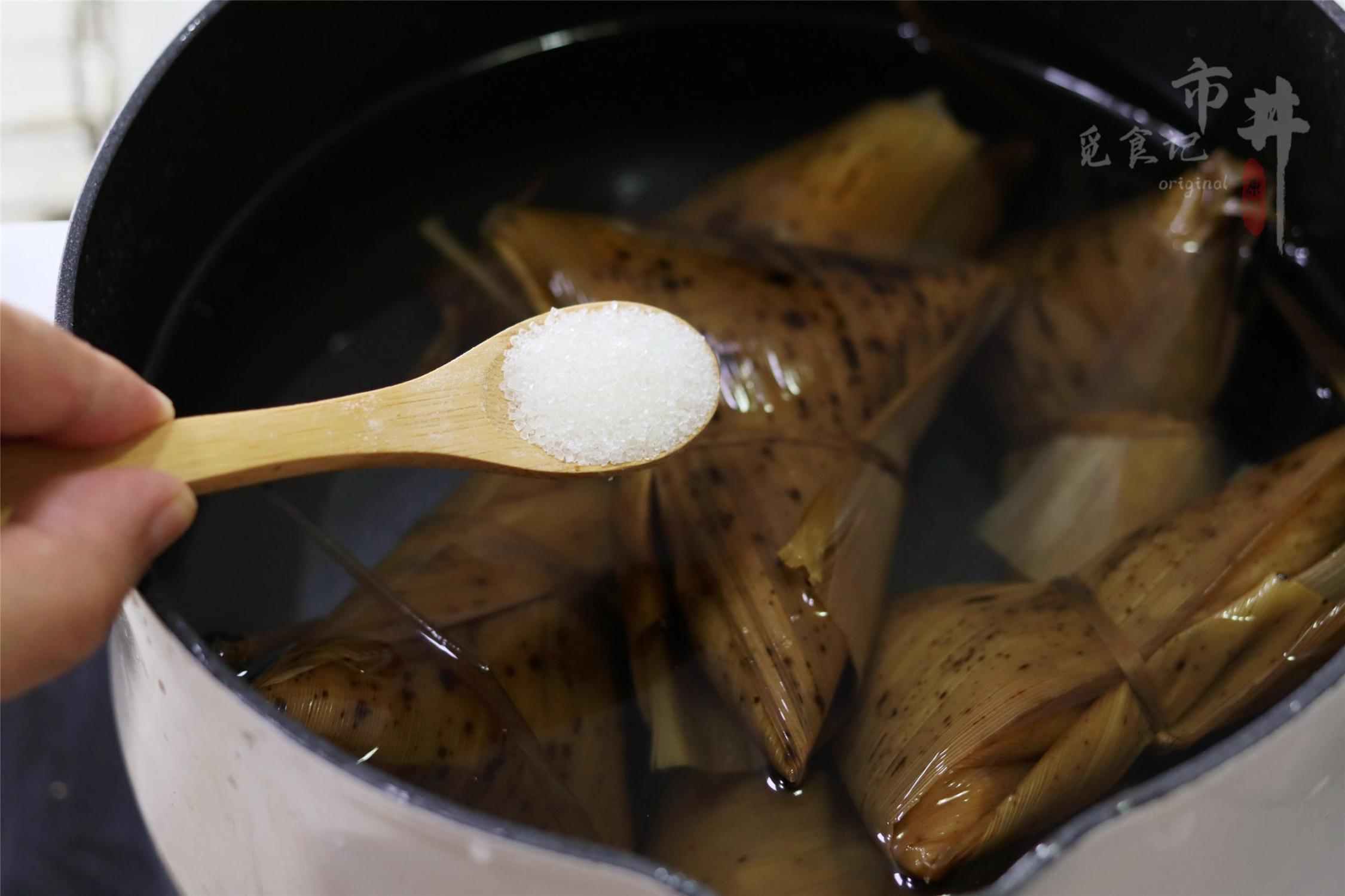 粽子煮多长时间能煮熟，煮粽子方法、时间及软糯不松散小技巧——老井说——