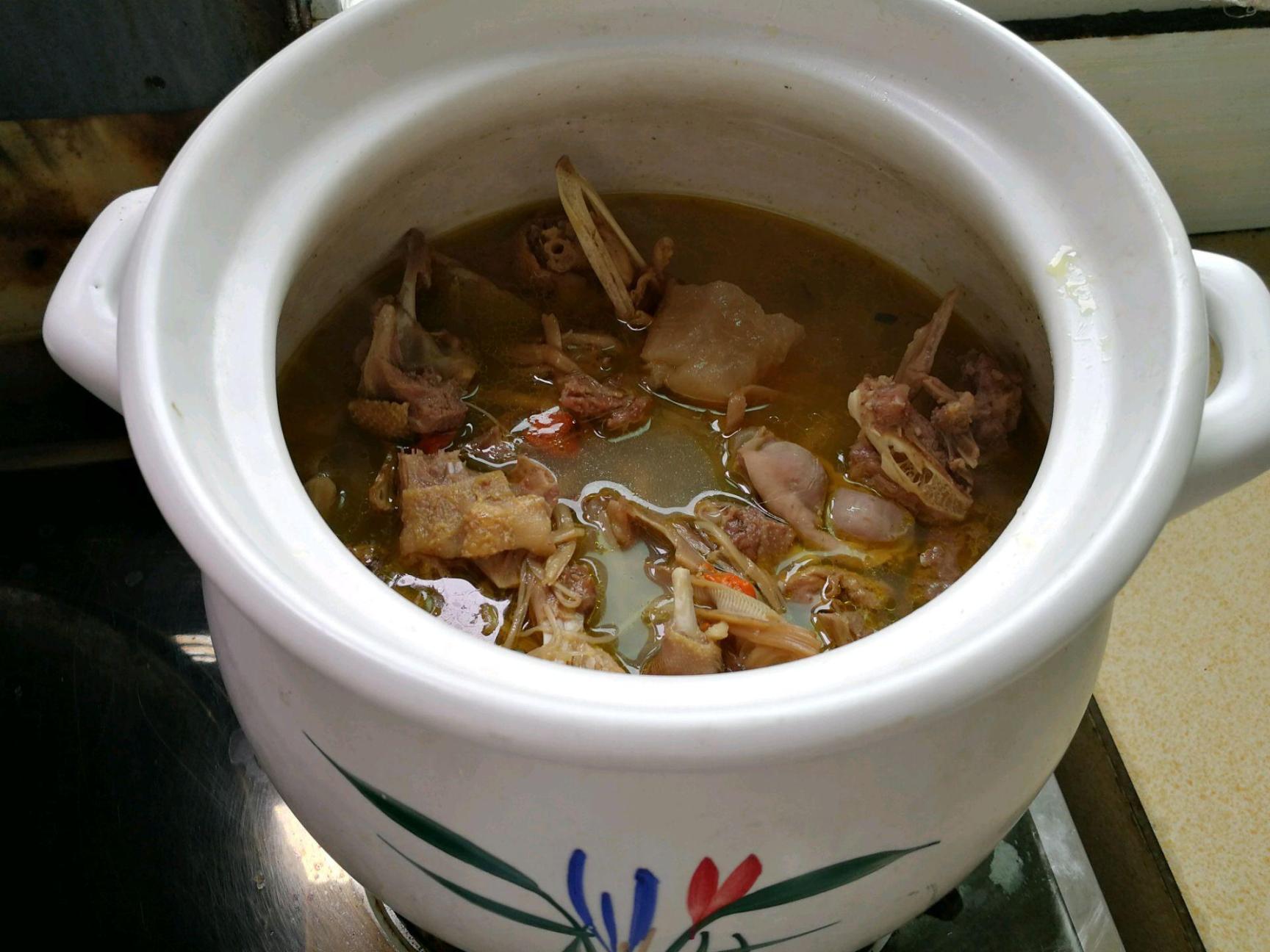 酸萝卜老鸭汤的做法窍门（酸萝卜老鸭汤的配料和详细步骤分享）
