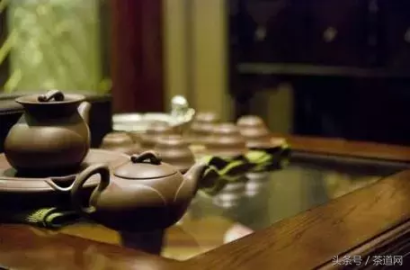 茶的三个礼仪大全，茶中的各种手势礼仪