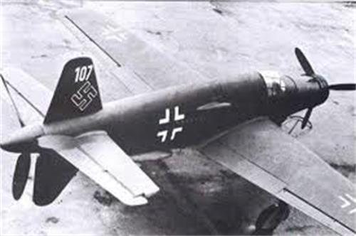 二战时的飞机是如何做到在螺旋桨后开枪而不伤分毫的?