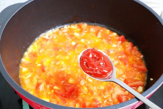 美食菜谱大全：龙利鱼粉丝番茄汤这样做，滑嫩鲜美，酸甜可口