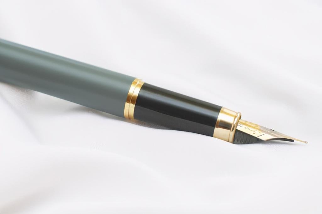 练硬笔字怎么挑选一只合适的钢笔