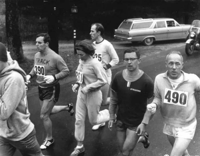 凯瑟琳·斯威策 第一个跑马拉松的女性