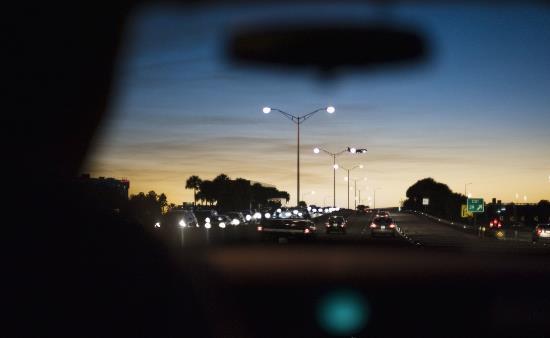 ​夜间安全开车的十三个要点 夜间行车时灯光使用的误区
