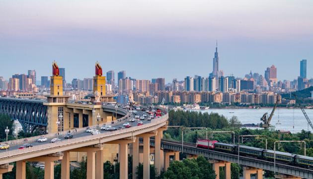 南京长江大桥是谁设计建造的