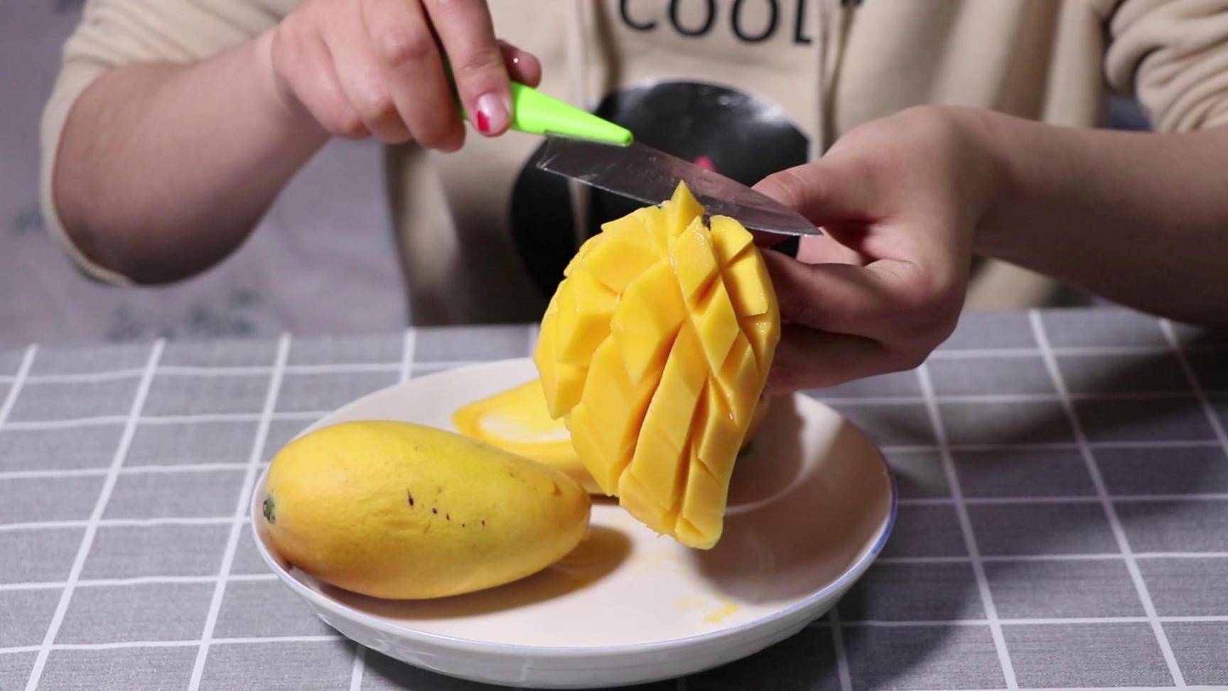 芒果怎么切方便吃？芒果正确切法图解