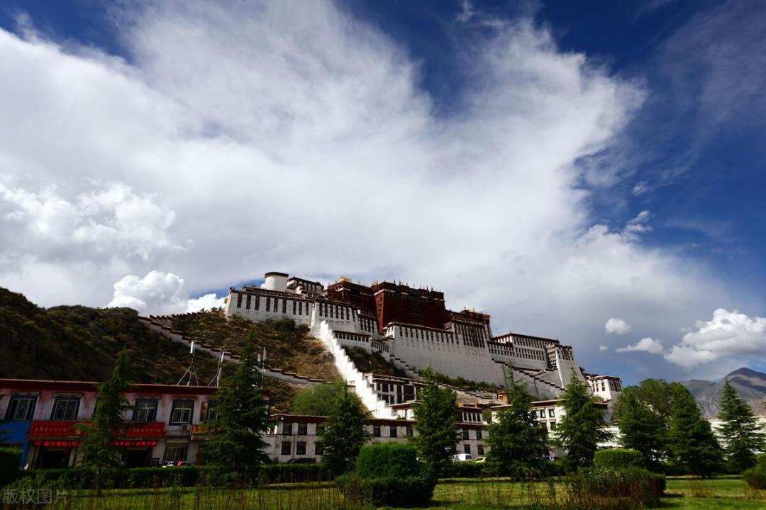 拉萨旅游攻略自助游，拉萨旅游的最佳时间和游玩必备物品清单西藏拉萨大致介绍拉萨旅游的最佳时间进藏游玩必备物品