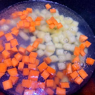 咖喱鸡肉土豆的做法步骤（家常咖喱鸡肉土豆详细制作流程）